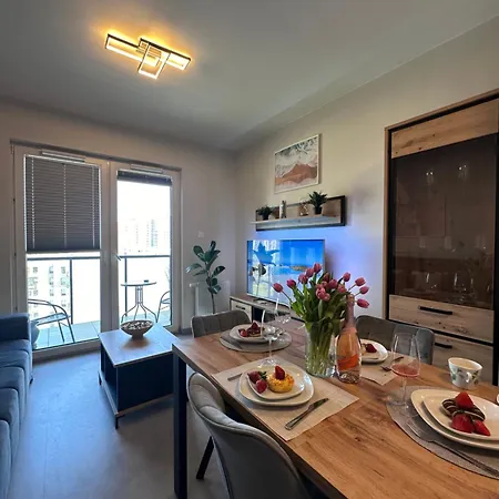 Maya's Flats & 104 - Letnica Apartment *