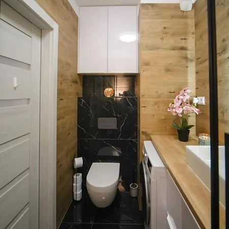 Maya's Flats & 104 - Letnica *