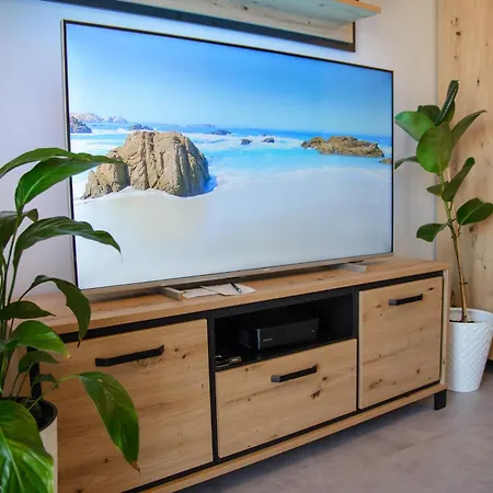 Maya's Flats & 104 - Letnica