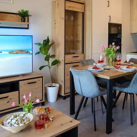 Maya's Flats & 104 - Letnica * Γκντανσκ