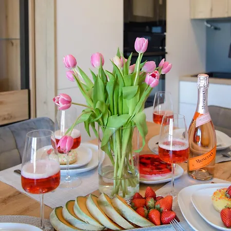 Maya's Flats & 104 - Letnica